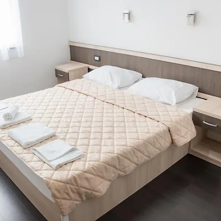 Polski Dom Pielgrzyma Królowej Apostołów Pokoju 3*